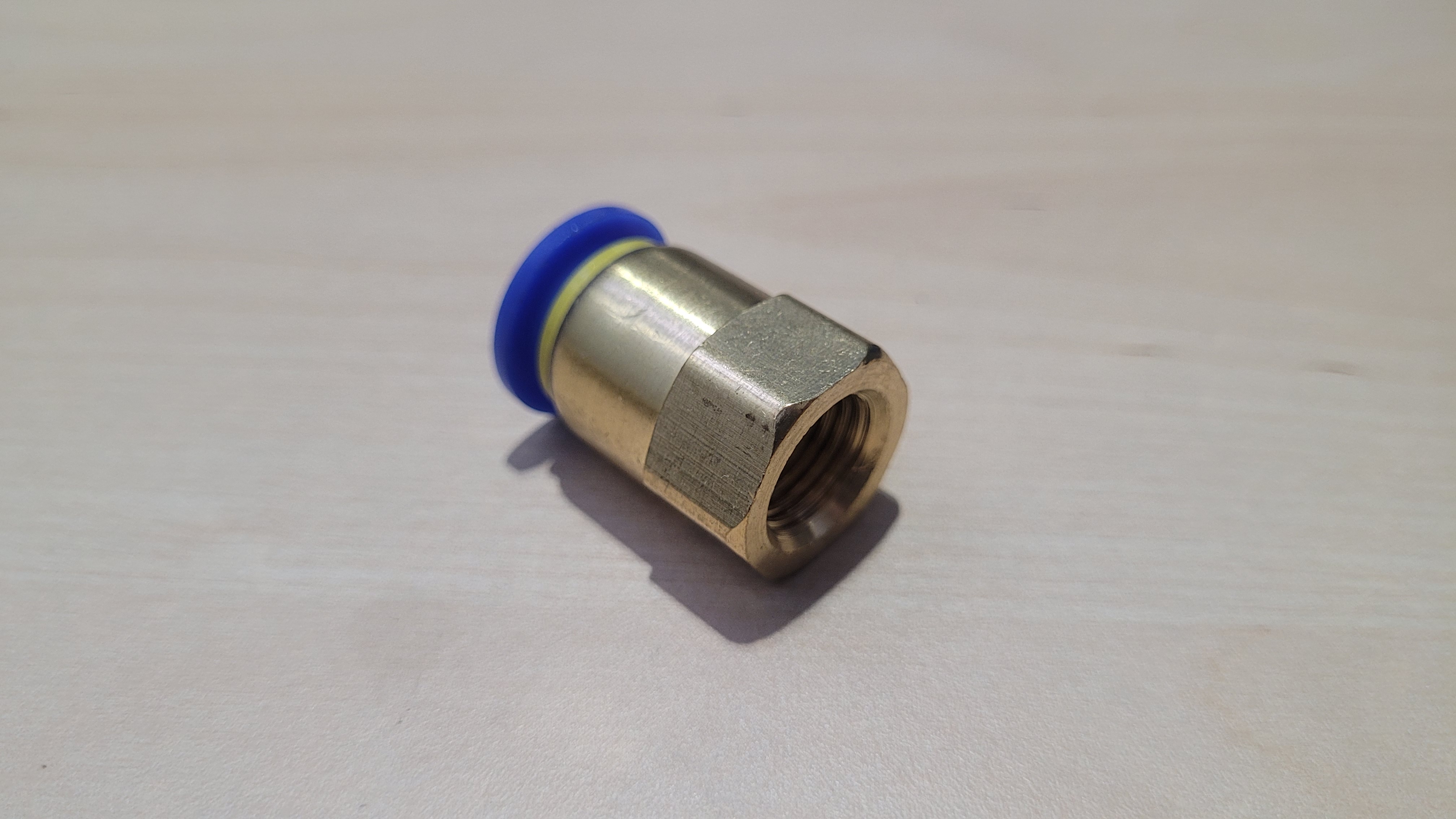 Штуцер быстросъёмный 1/4"×12 мм PCF12-4